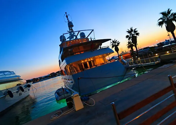 Esmeralda Vyb דירה *